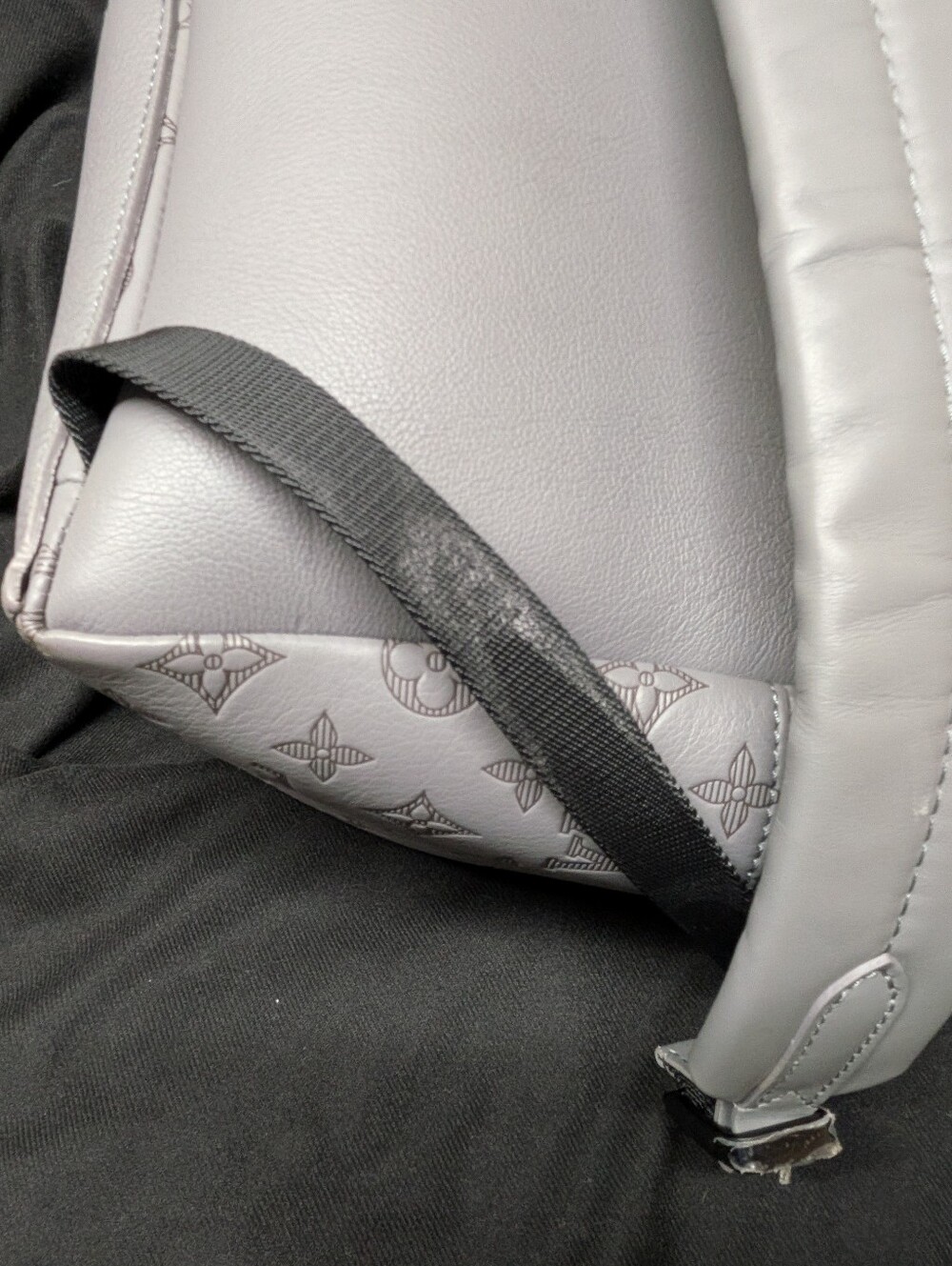 Louis Vuitton Discovery Backpack, Monogram Shadow, Anthracite Grey - Picture 10 of 13